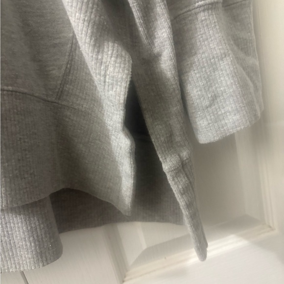 Torrid Gray Adventure calls crew neck  Graphic Sweatshirt with side slit size 4X - Picture 5 of 5